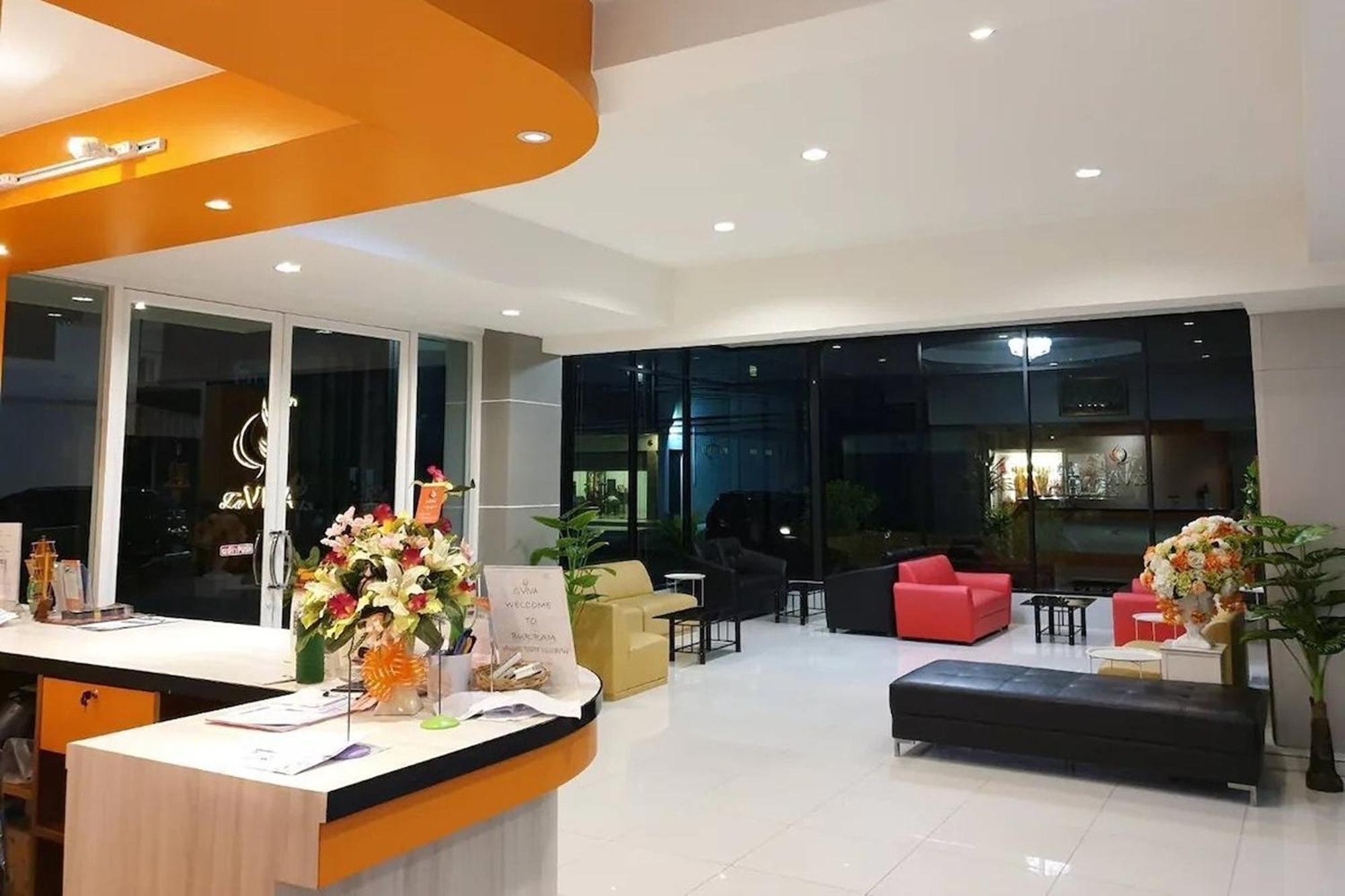 La Viva Hotel Buriram Exterior foto