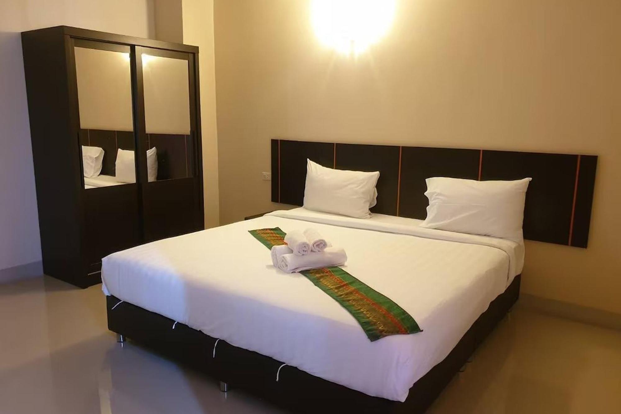 La Viva Hotel Buriram Exterior foto