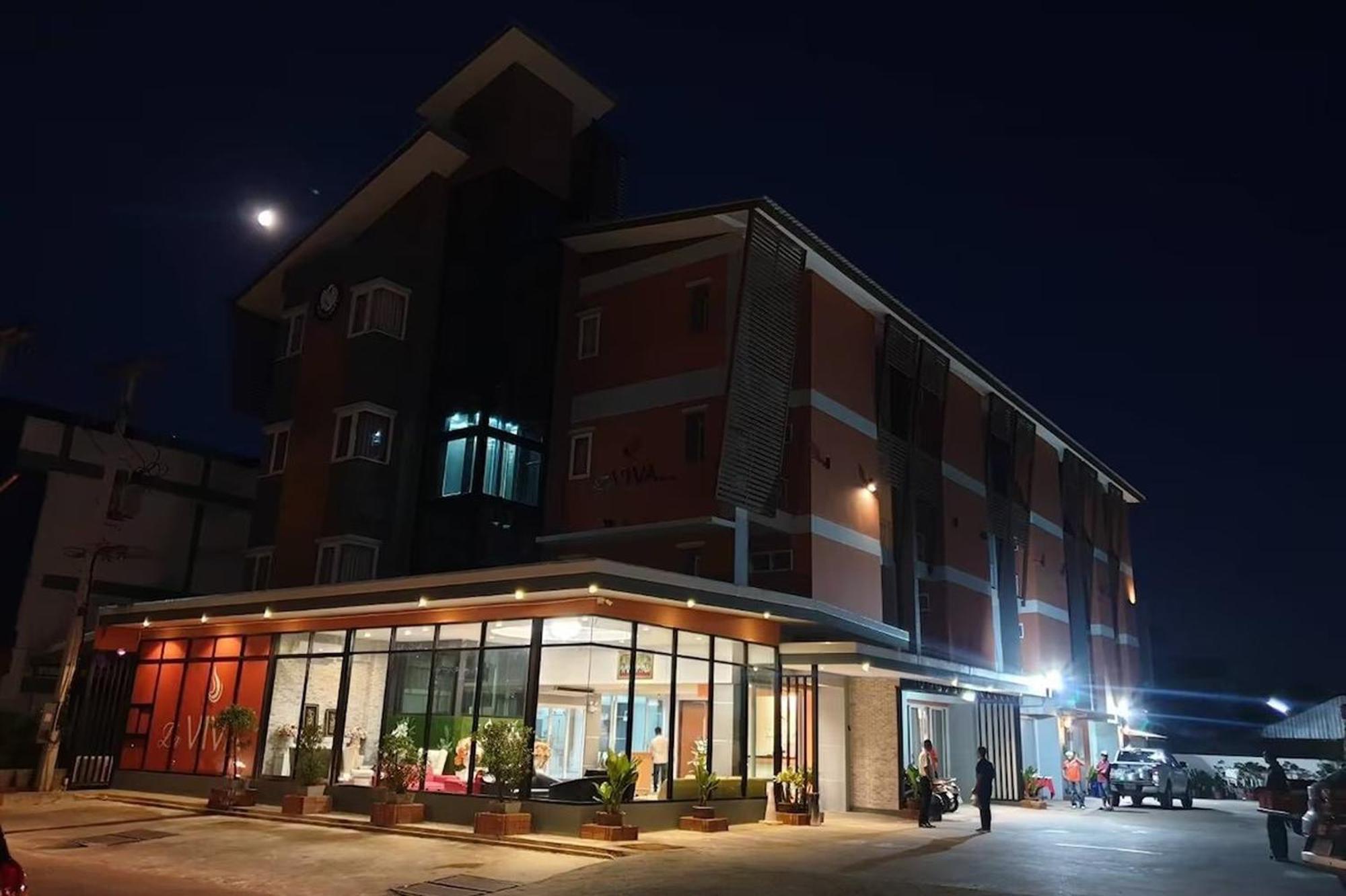 La Viva Hotel Buriram Exterior foto